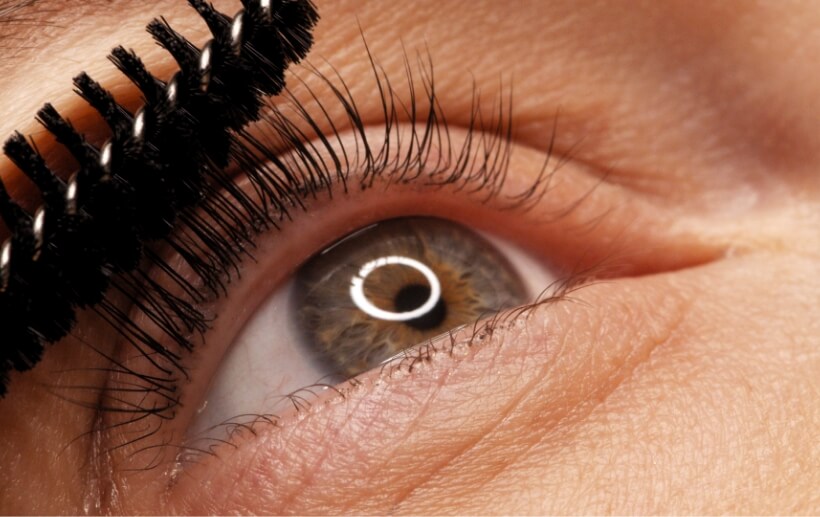 Making makeup ina a beauty salon applying black ma 2023 11 27 05 00 09 utc (1)