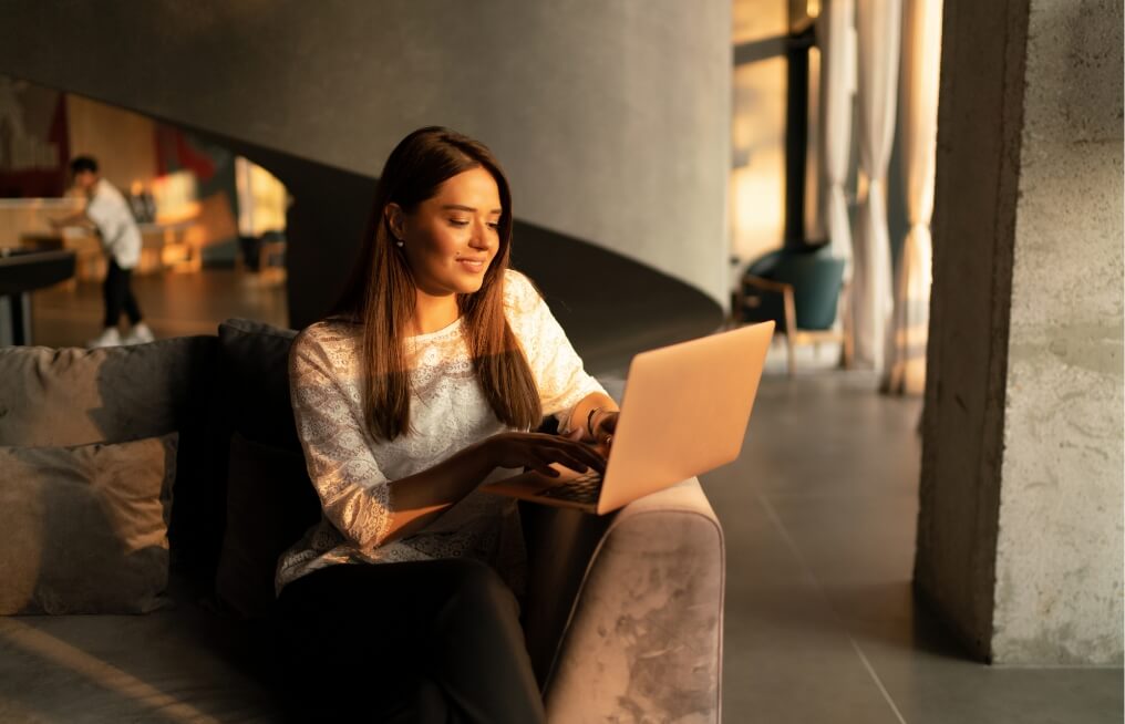 the-young-charming-business-woman-at-the-laptop-2023-11-27-05-30-17-utc (2)