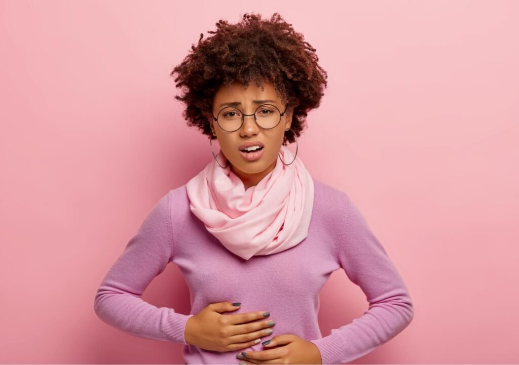 young-afro-american-woman-suffers-from-painful-cra-2023-11-27-05-02-42-utc (2)